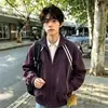 Jaqueta masculina com gola alta contrastante e listras marrons, corte clean, ombro regular, jaqueta de baseball, jaqueta bomber estilo americano Maillard