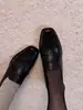 Mocassins Retrô Marrons de Bico Quadrado com Salto Médio de 4cm Salto Grosso Confortáveis para o Trabalho Versáteis Estilo Britânico Mocassins de Calçar