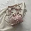 Nova coleção de outono: bolsa tiracolo retrô, de nicho e fashion, bolsa de mão quadrada pequena, bolsa de ombro casual simples e moderna, e bolsa tote
