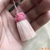 Llavero colgante de piña de estilo corto y regordete tejido a mano, bloqueo de color, borla pequeña, nudo chino, borla, venta al por mayor