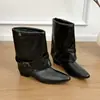 Botas femininas de salto grosso com fivela, moda desértica, estilo retrô, sola macia, versáteis para o outono, novas botas de 2026 de cano médio com pernas de calça