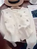 Moda Femenina Nueva Otoño e Invierno Versátil Resistente Botón de Cereza Cuello Redondo Longitud Media Cárdigan de Punto Suéter Abrigo