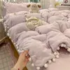 Juego de cuatro piezas estilo francés clase A de terciopelo de leche gofrado, completamente mate con diseño de mariposa de pompón, ropa de cama engrosada de terciopelo coral para otoño e invierno