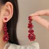 Pendientes de Borla con Cuentas de Cristal Rojo de Moda para Año Nuevo, Estilo Largo, Exquisitos y Elegantes, Sensación de Alta Gama, Clips para Orejas sin Perforar, Nuevo Estilo