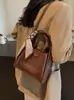 Bolso de Mano Retro Transfronterizo para Mujer 2025 Otoño e Invierno Nuevo Bolso de Hombro de Moda para Salir Bolso Cruzado Tipo Cubo Versátil