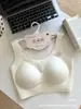 Sutiã sem costura outono e inverno para mulheres com seios pequenos, apresentando design push-up para prevenir flacidez, alças largas nos ombros e acabamento tipo base para um lindo contorno das costas.