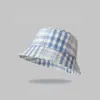 Chapéu de Pescador Liso Estilo Coreano com Proteção Facial, Chapéu Bucket Xadrez Azul e Branco Fresco que Faz o Rosto Parecer Menor, Chapéu de Sol Casual Versátil para Mulheres