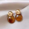 Brincos Redondos Manchados Maillard Novos para Mulheres Design de Lote Pequeno Joia de Orelha Brincos de Temperamento High-End de Luxo Leve Atacado