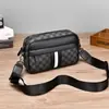 Bolso Cruzado de Hombro Único para Hombre Moda Coreana Nuevo Bolso para Hombre Casual Cuadros Ins de Moda Europea y Americana Bolso Cuadrado Pequeño Venta al por Mayor