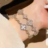 Pulsera de diseño nicho con flor de circón estilo francés, simple y versátil, pulsera exquisita de nácar, joyería de lujo ligero y alta gama