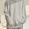 Camiseta de rayas para hombre, nuevo estilo coreano para primavera y otoño, holgada, moderna, casual, versátil, cuello redondo, camisa básica de manga larga