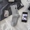26 Estilos Nuevos de Calcetines para Mujer de Zhuji, Color Sólido de Doble Aguja con Etiqueta Sencilla, Calcetines Holgados Versátiles de Moda hasta la Pantorrilla para Primavera y Verano