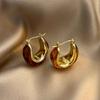 Aretes geométricos simples franceses de ámbar 2024 nuevos aretes de lujo ligero para mujer aretes versátiles de moda de alta gama para mujer