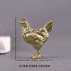 Figuritas Pequeñas de Gallo y Gallina de Latón Antiguo, Decoraciones de Escritorio, Adornos de Mano, Gallo del Zodiaco, Mascotas de Té para Ceremonia del Té, Utensilios de Cobre Vintage