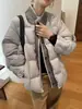 Chaqueta de plumas acolchada de punto estilo europeo, patchwork, falso dos piezas para mujer, nuevo modelo de invierno, abrigo acolchado de plumón de pato blanco, casual holgado, moderno