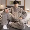 Conjunto de pijama masculino de inverno com capuz e zíper, em flanela coral com estampa de desenho animado, de manga comprida, modelagem solta, quente e espesso, com gola alta