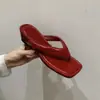Chanclas para exteriores muy elegantes, versátiles, únicas, de nicho, nuevo modelo verano 2025, de suela gruesa, que aumentan la altura, sandalias de playa para exteriores