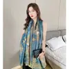 Ciudad de Yiwu Youhu Primavera y Verano Alta Gama Versátil Seda Imitación Delgado Bufanda Moda Clásica Larga Bufanda Venta al por Mayor