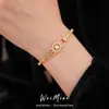 Pulseira redonda com fecho de flor cravejada de zircônia banhada a ouro real, toque de luxo leve de nicho de alta qualidade, acessório de mão requintado e único