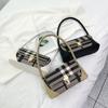Bolsa Xadrez Colorida Contrastante Feminina Moda Distinta Ombro Axila 2023 Nova Tendência Design de Nicho Fecho Pequena Bolsa de Ombro