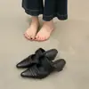 Elegantes Medias Zapatillas 2026 Nuevo Estilo Punta Fina Nicho Plisadas Sandalias de Tacón Medio Zapatillas Cerradas Estilo Francés para Mujer Verano Uso Exterior