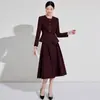 Conjunto de Traje Rojo Ancora Aishangchen para Mujer 2025 Invierno Atuendo Profesional Elegante Primavera y Otoño de Gama Alta para Anfitriona Formal