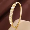 Pulsera geométrica cuadrada con circonita cúbica, de diseño liso e entrelazado, que ofrece un aspecto lujoso y de alta gama; accesorio para mujer, directo del fabricante