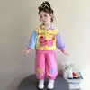 Adorável conjunto de primavera para bebês meninas, estiloso conjunto de duas peças com moletom de desenho animado estilo coreano, roupas da moda de outono para meninas