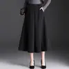 Falda de línea A de cintura alta con diseño que cubre la cadera, efecto adelgazante y silueta acampanada, nueva colección otoño/invierno 2026 para mujer, hecha de lana con una caída fluida.