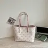 Bolso de mano de moda de gran capacidad para mujer, nuevo modelo 2026, bolso de hombro elegante y versátil, bolso tote de lunares de alto valor para el día a día