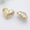 Pendientes versátiles de temperamento de alta gama estilo Hepburn de Instagram pendientes en forma de corazón pendientes de botón de corazón tridimensionales exquisitos a la moda simples