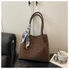 Bufanda de Seda con Estampado de Leopardo de Gran Capacidad Nuevo Estilo Otoño e Invierno 2025 Bolso de Hombro Tejido para el Trabajo y el Viaje Bolso Tote de un Solo Hombro para Mujer