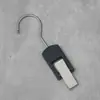 Tienda de ropa gancho de madera maciza pinza pinza para sombrero perchero para bufanda madera original gancho de pinza única bufanda decorativa S negra y blanca