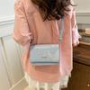 Estilo Hong Kong Retro Pequena Bolsa Feminina 2024 Nova Moda Texturizada Crossbody Bolsa Axilas Elegante Retro Casual Pequena Bolsa Quadrada