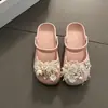Chinelos fechados com decoração floral estilosos para mulheres, fofos e lindos, com solas grossas, antiderrapantes, adequados para uso externo, chinelos de enfiar