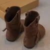Botas de menina, botas Martin infantis, novas botas de outono e inverno 2026 de cano médio com forro de pelúcia para meninas, botas de couro Birkenstock para crianças maiores