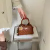 Bolso acolchado estilo Chanel para mujer, nuevo bolso de mano tipo bowling de tendencia primavera-verano 2026, adecuado para el trabajo y los desplazamientos, bolso de hombro y cruzado