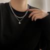 Collar apilado de doble capa con letra W 2023 Nuevo Popular Diseño de alta gama Cadena para suéter de nicho Accesorios Cadena para el cuello