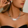 Moda europea y americana, joyería de lujo ligero, conjunto de joyería exagerada de aleación para mujer, incluyendo un collar con incrustaciones de diamantes, pendientes, anillo y pulsera - un conjunto de cuatro piezas