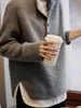 Suéter Nuevo de Otoño 2026 para Mujer con Cuello Semiabierto, adecuado para usar en capas o solo, con un ambiente relajado y casual