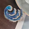 Broche Creativo Retro de Alta Gama Lujo Ligero Forma de Ola Versátil Elegante Retro Pequeño Broche para Traje de Mujer Accesorios para Solapa