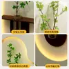 La pintura y talla en arenisca de la Galería de Arte Qiaojia es un arte de pared decorativo para el pasillo de entrada, adecuado para cultivar plantas verdes, con una luz incorporada