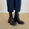 Nuevas botas Martin de moda 2026, versátiles para mujeres menudas, con suelas gruesas para aumentar la altura, cierre trasero, cordones, botines de tacón alto adelgazantes