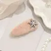 Atmósfera de Otoño e Invierno Clip para el Cabello de Felpa Gris con Pedrería de Copo de Nieve para Mujer, Clip de Flequillo Lateral de Nuevo Estilo, Accesorio para el Cabello de Alta Gama