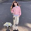 Conjunto casual y elegante de chica con personalidad, top de retazos a rayas con cuello de polo, estilo dos piezas falsas, pantalones casuales retro de mariposa, moderno