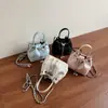 Bolsa Pequena com Bordado de Borboleta Estilo Nacional para Mulheres 2026 Nova Moda Bolsa Saco de Cordão Bolsa Transversal com Corrente de Primavera