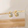 Pendientes para Mujer, Pendientes Mini con Incrustaciones de Diamante Estilo Frío, Pendientes al por Mayor, Pendientes Pequeños, Fábrica de Joyería de Lujo Simple y Accesible, Versión Japonesa y Coreana