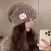 Gorro de Punto 2025 para Otoño e Invierno, Diseño Ampliado y Profundizado para Hacer que la Cara Parezca Más Pequeña, Elegante Gorro de Punto, en Stock para Venta al por Mayor y Dropshipping