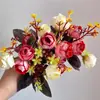 Flor de camelia artificial de seda para simulación, 5 tallos, 15 capullos perlados, pequeños racimos de té, decoración del hogar, flores falsas de simulación