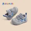 Sapatos de Caminhada para Bebês e Crianças Pequenas Superfície de Couro Sapatos de Bebê para Meninas Sola Macia Antiderrapante Tênis de Bebê para Meninos Sapatos Casuais 1-3 Anos